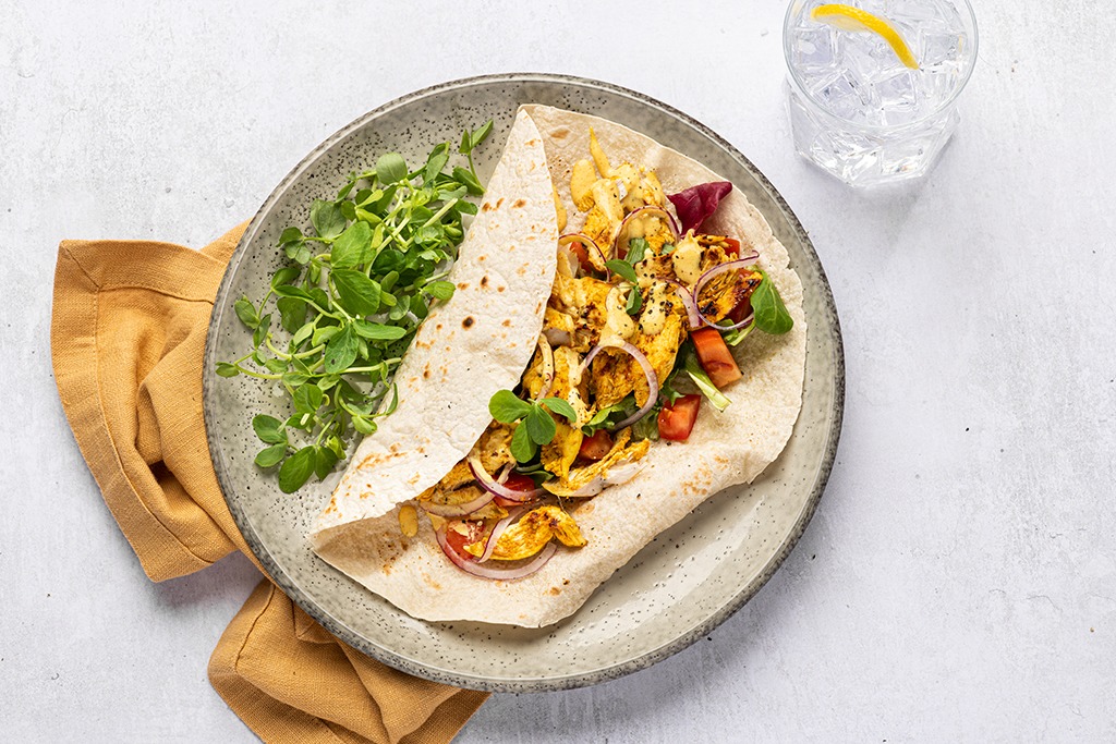 Read more about the article KAREN’S SPICY CHICKEN, MIXED LEAF SALAD & SPICY DIP LOADED WRAP