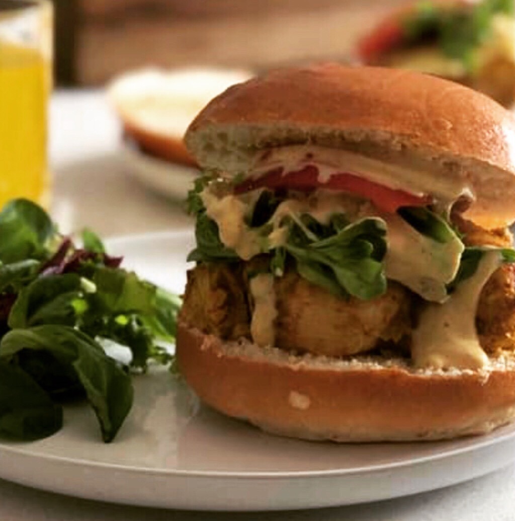 Read more about the article KAREN’S SPICY CHICKEN BURGER WITH SPICY DIP